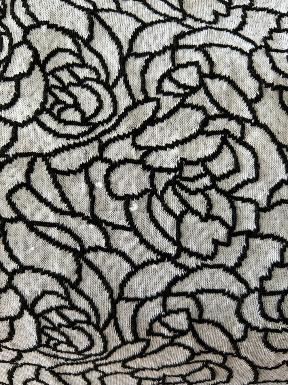Women’s Top with pockets. Size Large. Beautiful flower design. - Picture 6 of 8